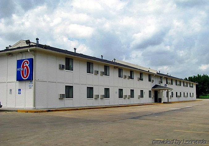 Rodeway Inn Емпория Екстериор снимка